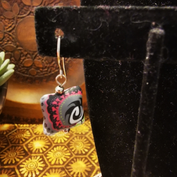 Viva Beads Y Shape Necklace with Psychedelic Pendant and Earring Set - Picture 12 of 16